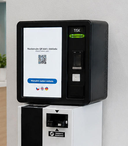 Detail platebního automatu — dotykový displej, čtečka QR kódů a tisk dokladu